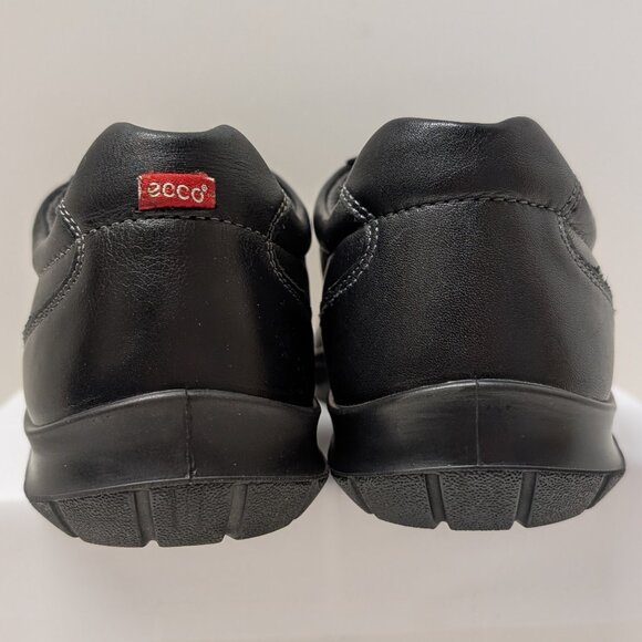 Ecco Sky Lace-Up Leather Sneaker in Black - Picture 11 of 16